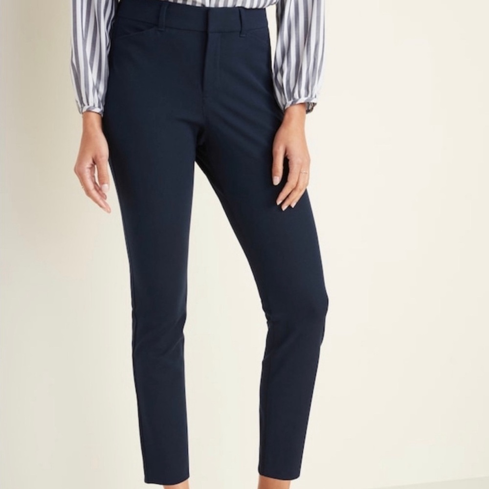 🌺 2/$20 Old Navy Pixie Pants skinny slacks in navy blue size 8 petite